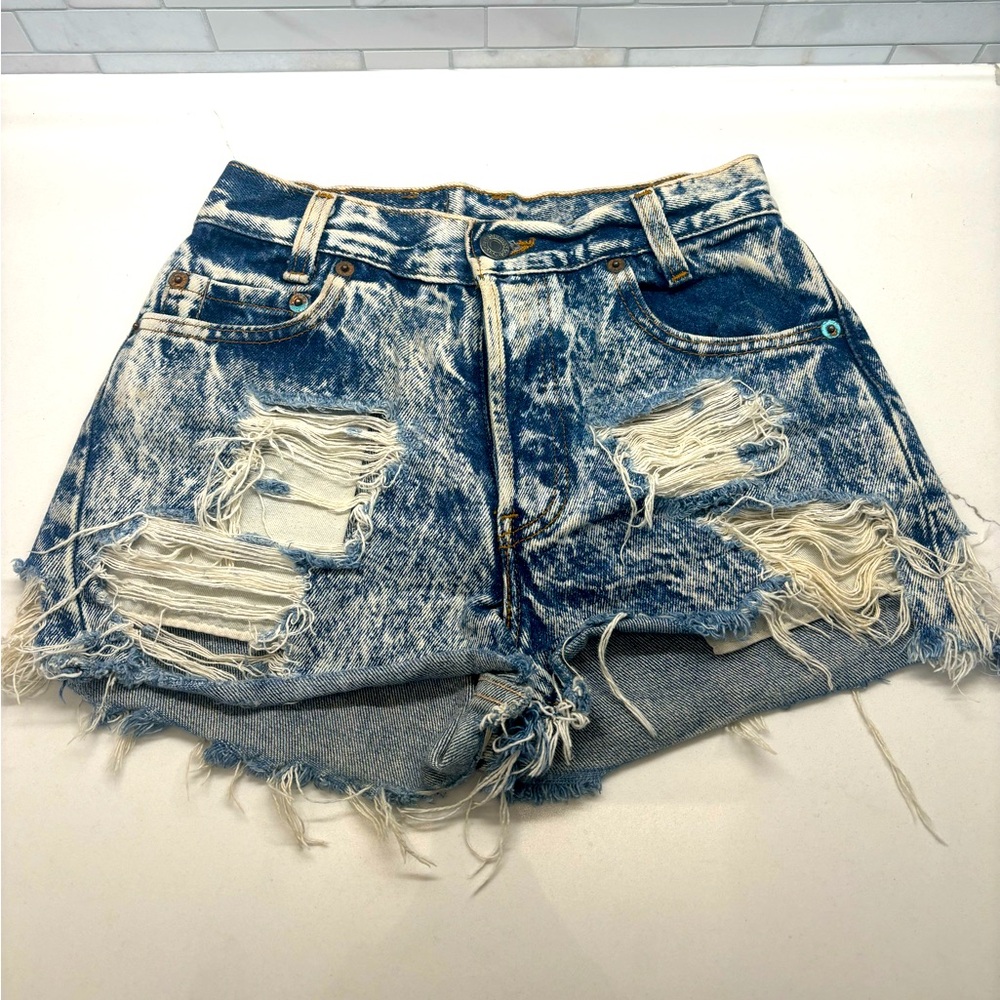 LEVIS VINTAGE ripped distressed acid wash Denim Shorts size 23